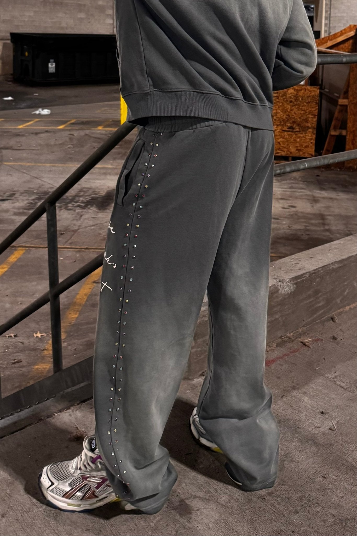 "aRTS N’ kRAFts" Baggy Sweats (Grey) - Lifemocksart ®